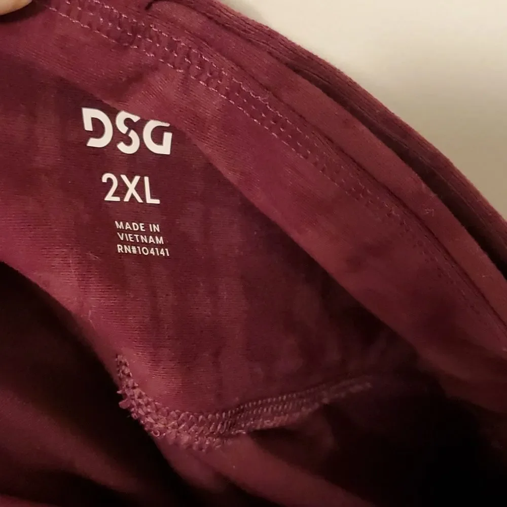 DSG Capri Comfy Yoga Workout athletic pants leggings sz 2X NWOT purple maroon